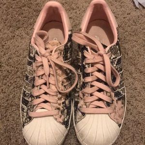 Women’s Adidas tennis shoes size 7 1/2